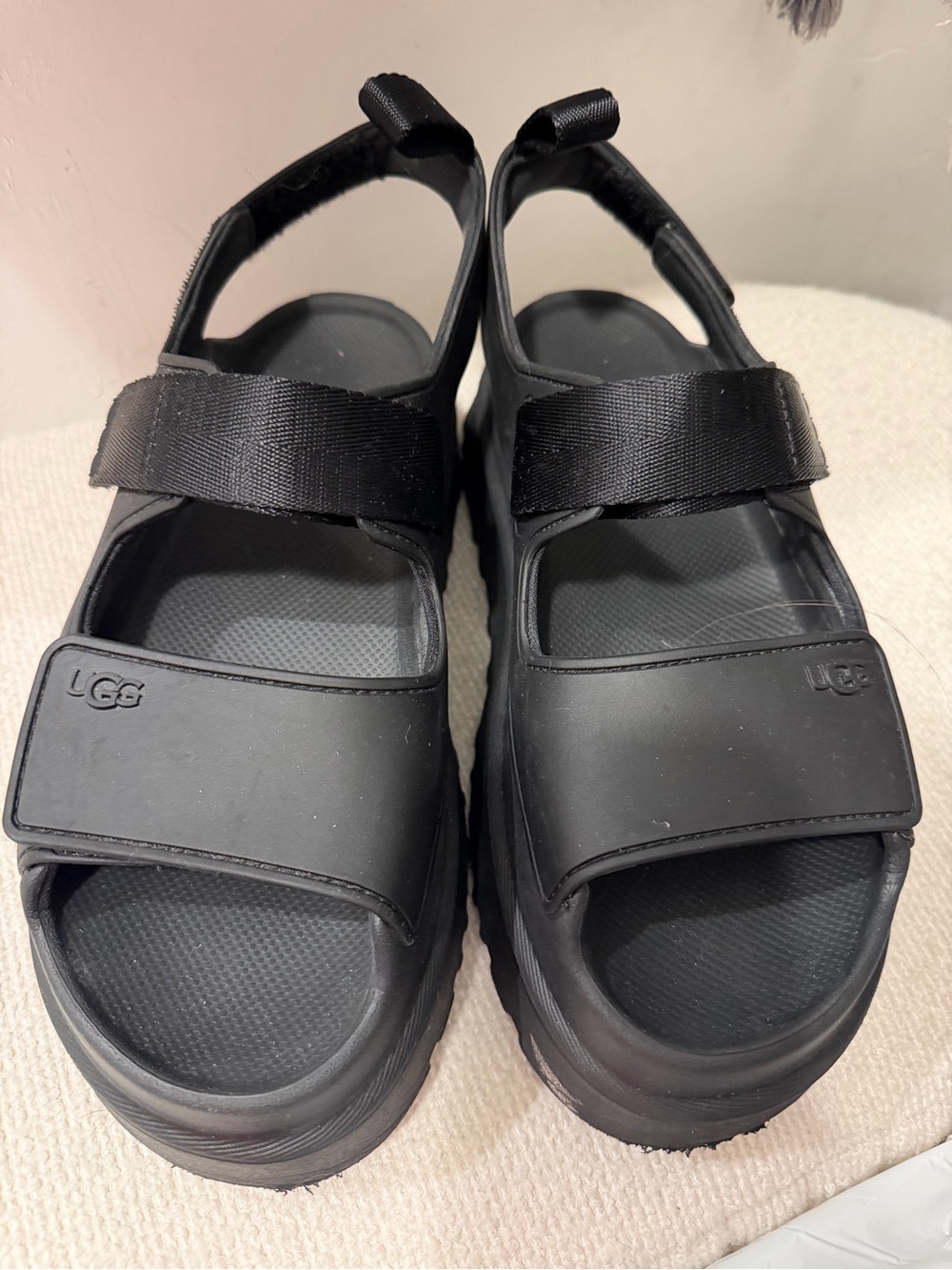 UGG Goldenglow Black Adjustable Strap Sandals Sz 7